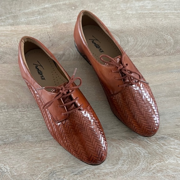 Trotters Shoes - Trotters, Lizzie Derby, Flat Oxford Shoes